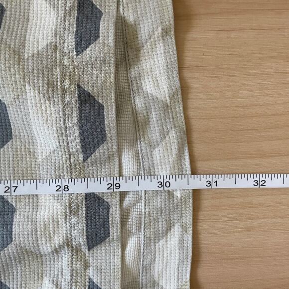 Tommy Bahama 100% Silk Men's Aloha Style Dress Shirt / Light Gray/ Size XL - Picture 8 of 9